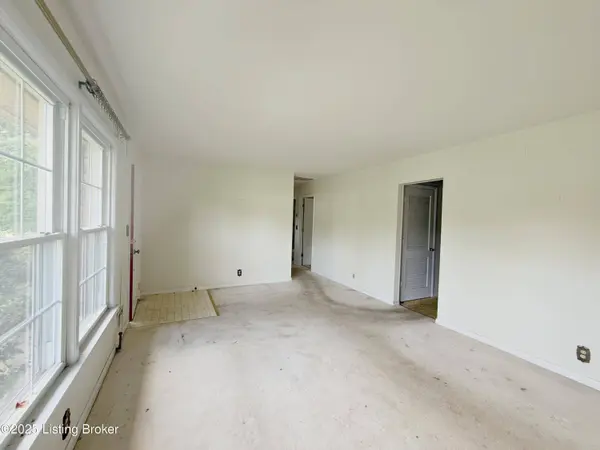 7913 Greenway Dr, Louisville, KY 40222