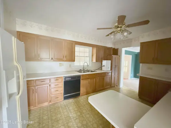 7913 Greenway Dr, Louisville, KY 40222