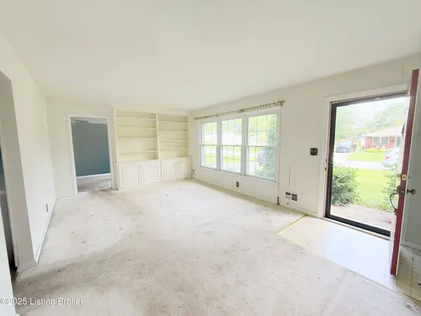 7913 Greenway Dr, Louisville, KY 40222