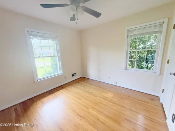 7913 Greenway Dr, Louisville, KY 40222