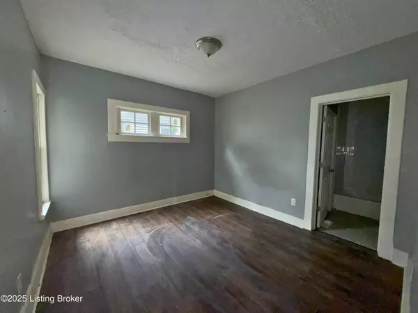 739 S 38th St, Louisville, KY 40211