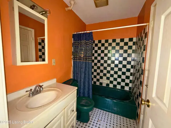 3809 Algonquin Pkwy, Louisville, KY 40211