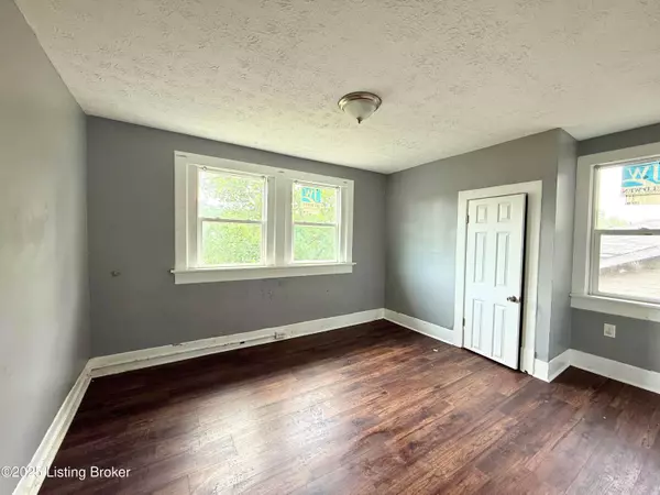 739 S 38th St, Louisville, KY 40211