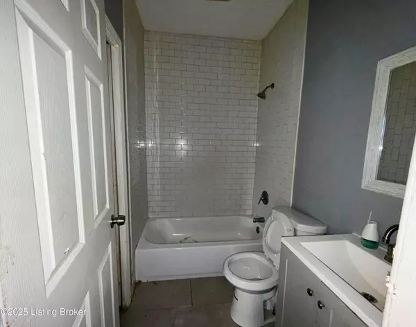 739 S 38th St, Louisville, KY 40211