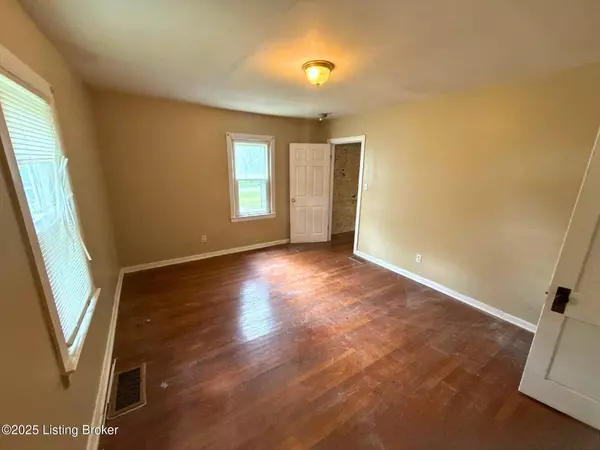 8809 Maple Rd, Louisville, KY 40229