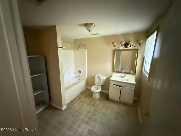 8809 Maple Rd, Louisville, KY 40229