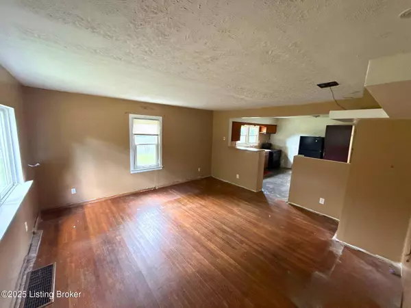 8809 Maple Rd, Louisville, KY 40229