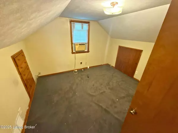 8809 Maple Rd, Louisville, KY 40229