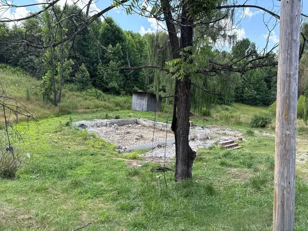 311 Combs Cemetery Road, Green Hall, KY 40486