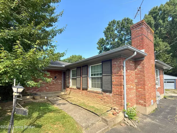 6836 Green Meadow Cir, Louisville, KY 40207