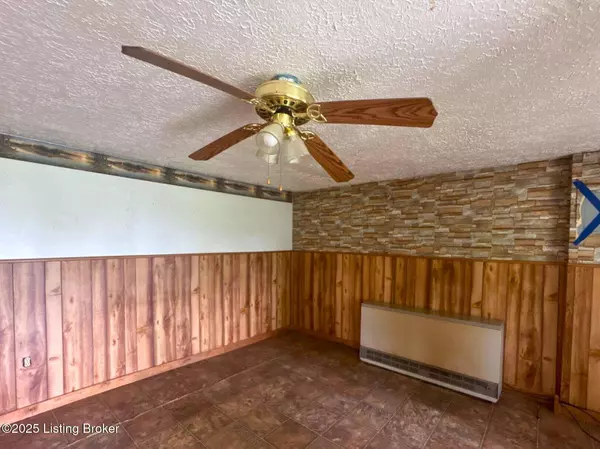 705 Upper Dry Fork Rd, Mckee, KY 40447