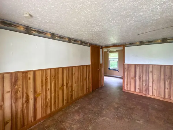 705 Upper Dry Fork Road, Mckee, KY 40447