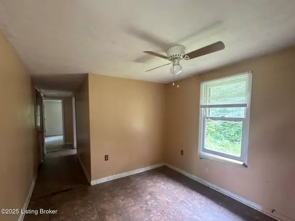 705 Upper Dry Fork Rd, Mckee, KY 40447