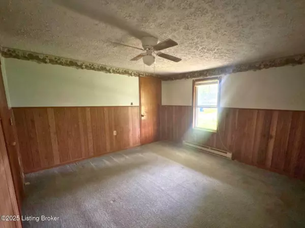 705 Upper Dry Fork Rd, Mckee, KY 40447