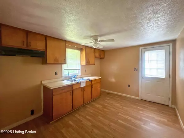 705 Upper Dry Fork Rd, Mckee, KY 40447