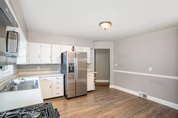 3134 Michael Dr, Louisville, KY 40220