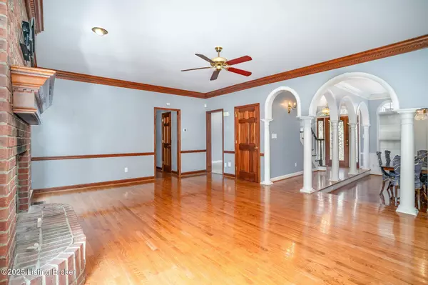 7204 Austinwood Rd, Louisville, KY 40214