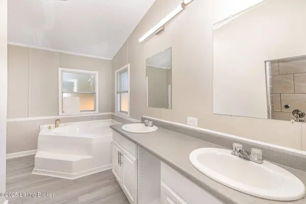 6900 James Madison WAY, Louisville, KY 40272