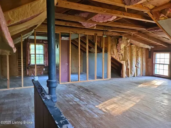 6311 Chenoweth Run Rd, Louisville, KY 40299