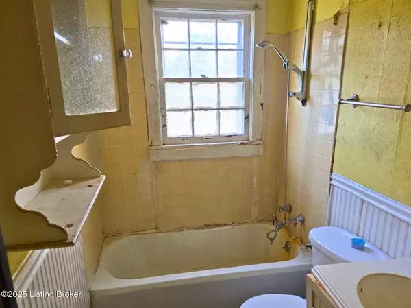 6311 Chenoweth Run Rd, Louisville, KY 40299