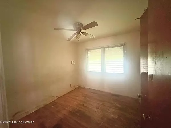 1206 Fairland Pl, Louisville, KY 40211