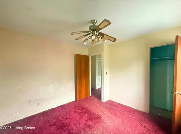 1206 Fairland Pl, Louisville, KY 40211