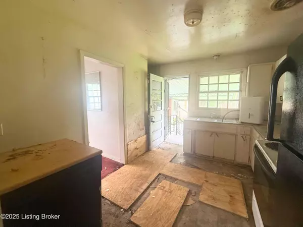 1206 Fairland Pl, Louisville, KY 40211