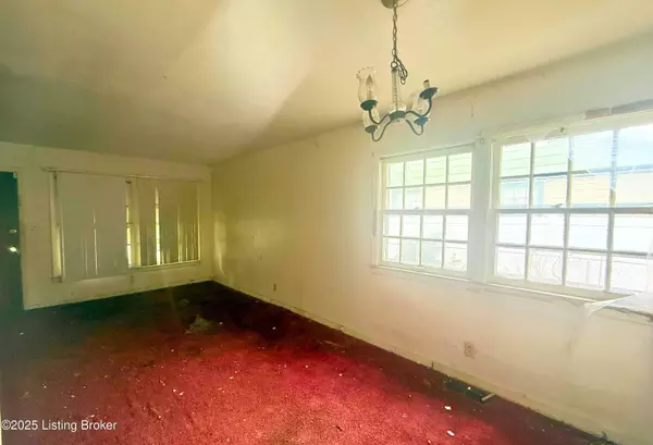 1206 Fairland Pl, Louisville, KY 40211