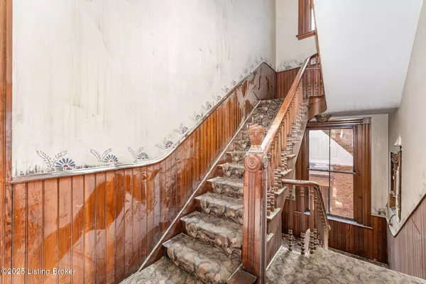 1022 S 3rd St, Louisville, KY 40203