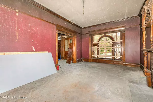 1022 S 3rd St, Louisville, KY 40203