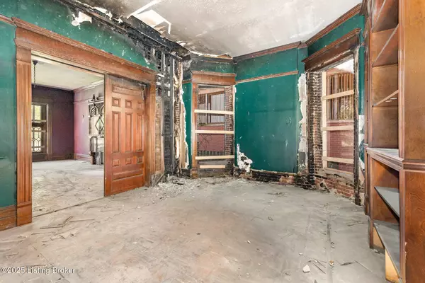 1022 S 3rd St, Louisville, KY 40203