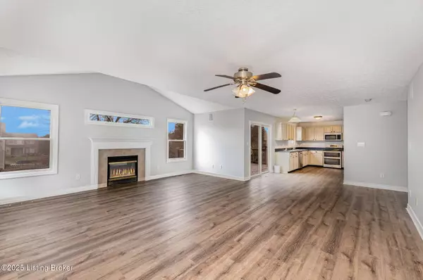 5225 River Trail Pl, Louisville, KY 40229