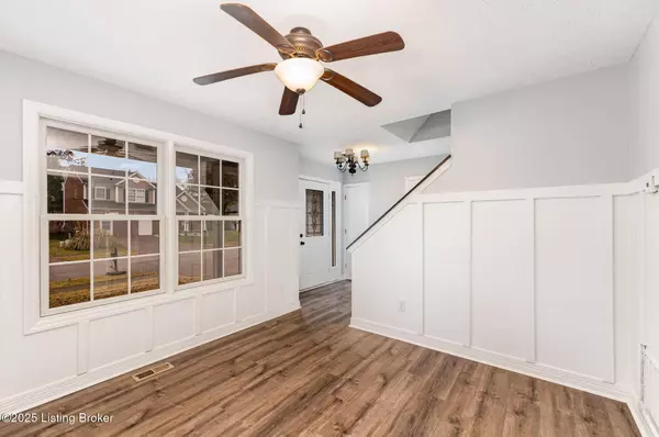 5225 River Trail Pl, Louisville, KY 40229