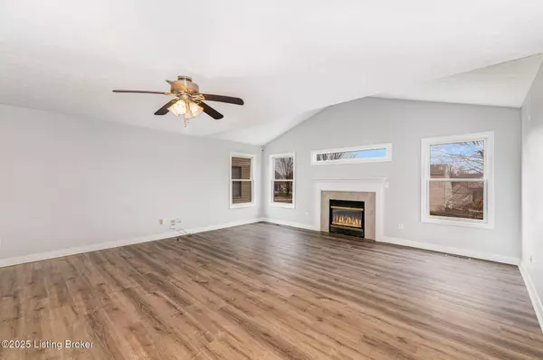 5225 River Trail Pl, Louisville, KY 40229