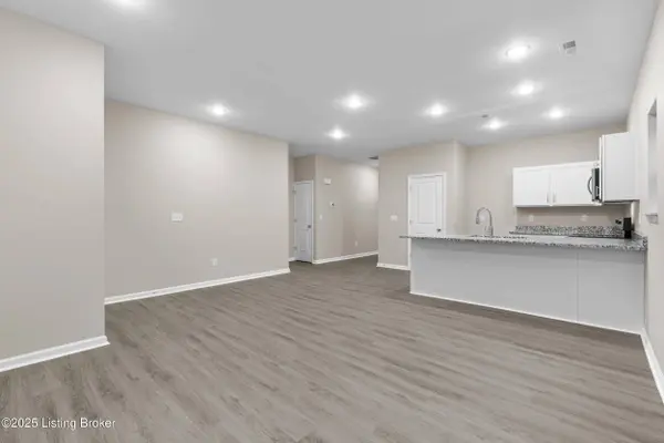 3200 Maldon Ct, Louisville, KY 40216