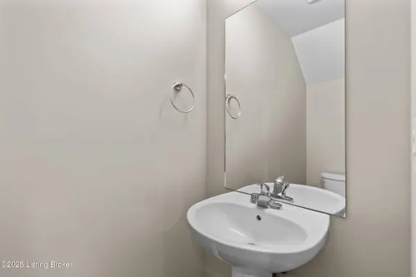 3204 Maldon Ct, Louisville, KY 40216