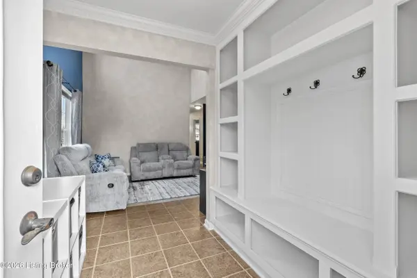 6609 Glastonburg Ln, Louisville, KY 40291