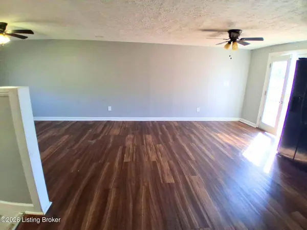 4608 Mud Ln, Louisville, KY 40229