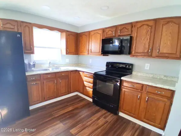 4608 Mud Ln, Louisville, KY 40229