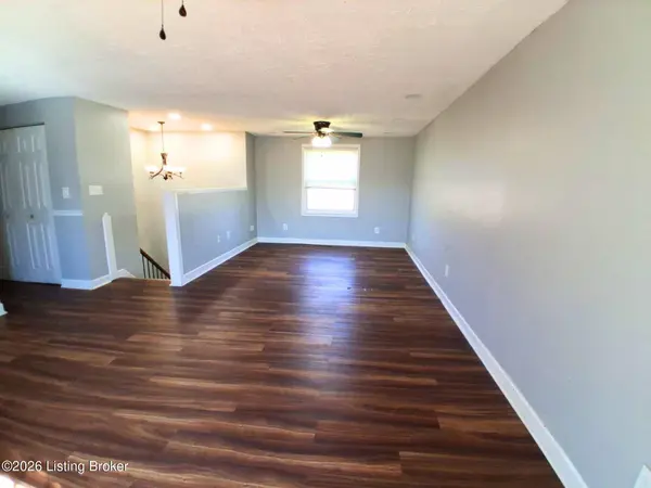 4608 Mud Ln, Louisville, KY 40229