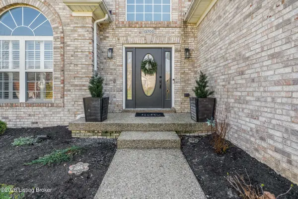 13700 Lake Spring Dr, Louisville, KY 40299