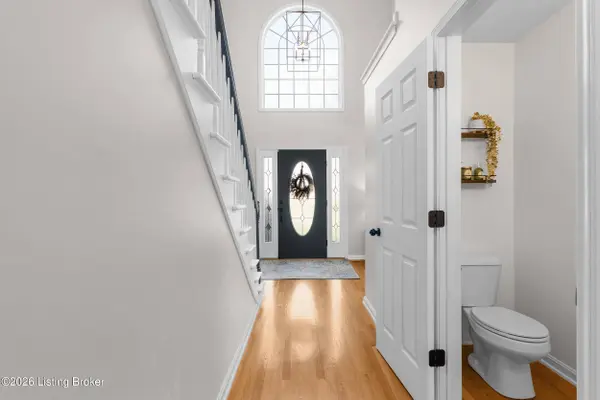 13700 Lake Spring Dr, Louisville, KY 40299