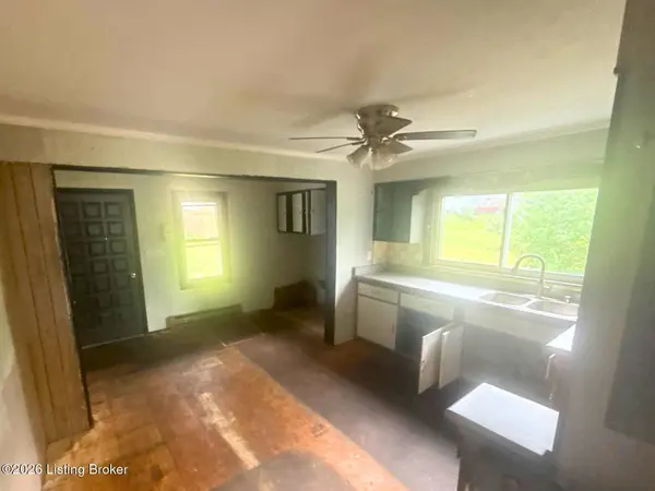 137 Center St, Lebanon Junction, KY 40150