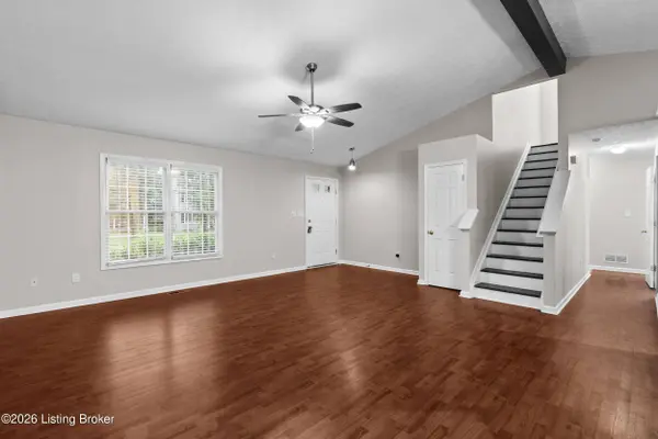 9707 River Trail Dr, Louisville, KY 40229