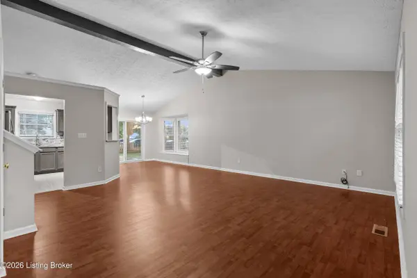 9707 River Trail Dr, Louisville, KY 40229