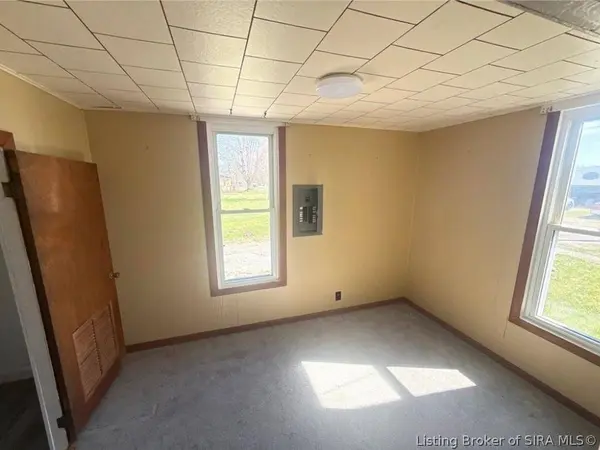 35 N McKinley ST, Campbellsburg, IN 47108