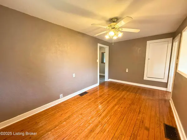 13714 S Blakely Ln #B, Louisville, KY 40272