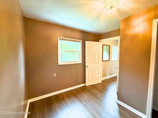 13714 S Blakely Ln #B, Louisville, KY 40272