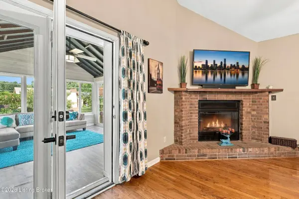 202 Declaration Dr, Louisville, KY 40214