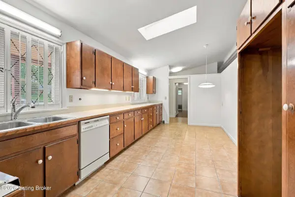 3408 Flinthaven Rd, Louisville, KY 40241